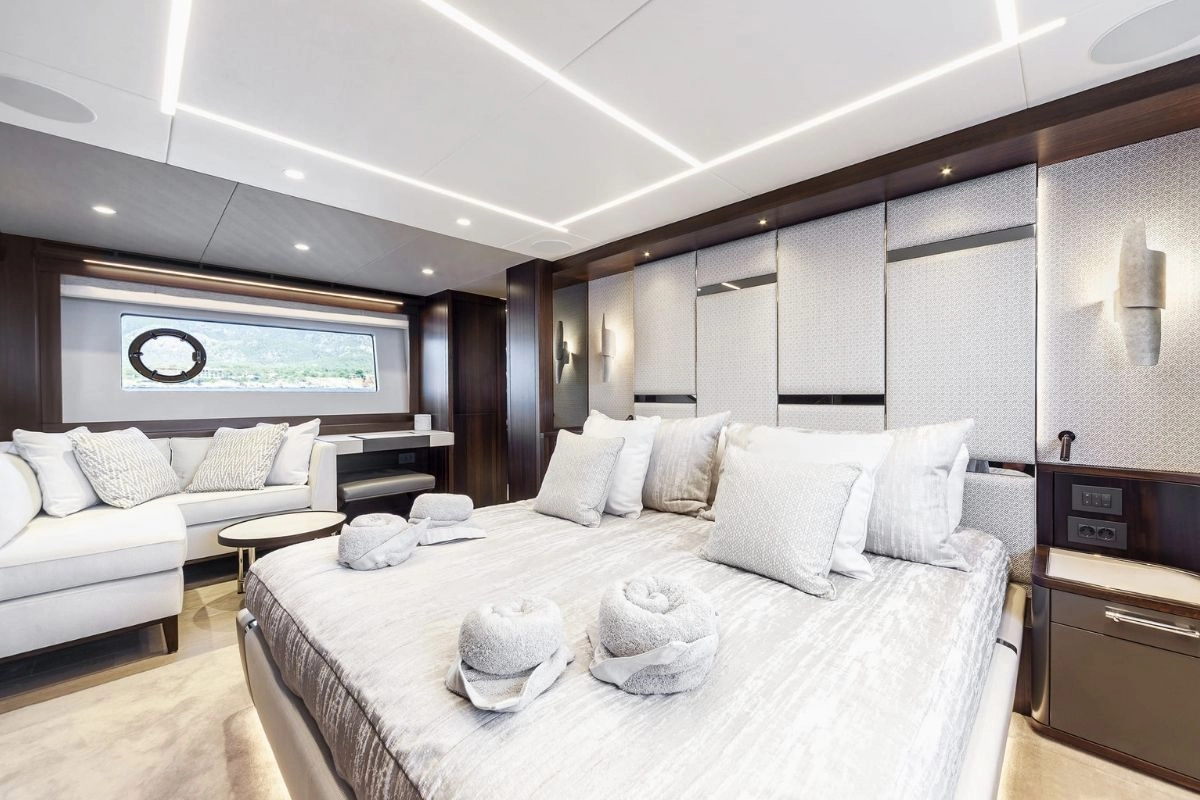 Guest suite of Sunseeker 88 Junior