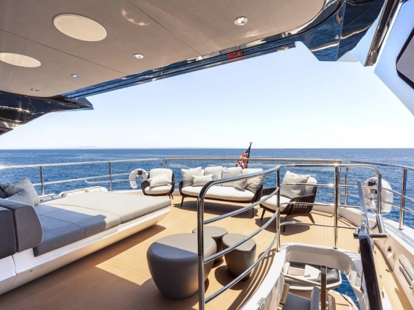 Flybridge of Sunseeker 88 Junior