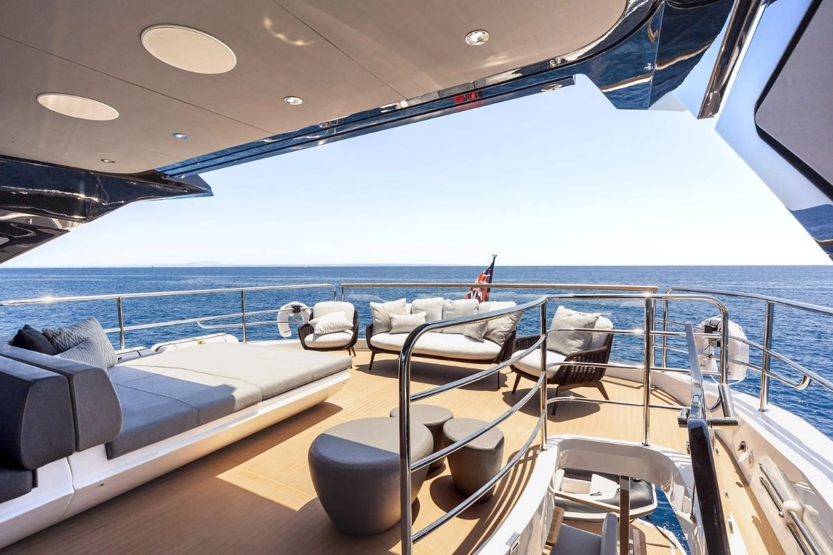 Flybridge of Sunseeker 88 Junior