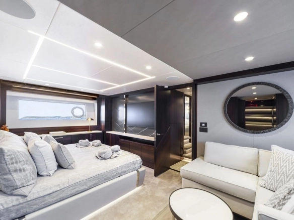 Guest suite of Sunseeker 88 Junior