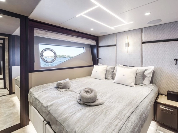 Guest suite of Sunseeker 88 Junior