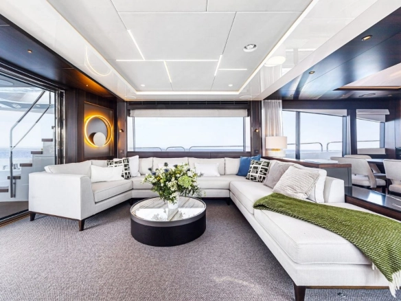 Salon of Sunseeker 88 Junior