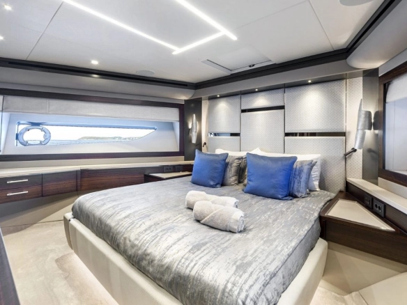 Guest suite of Sunseeker 88 Junior