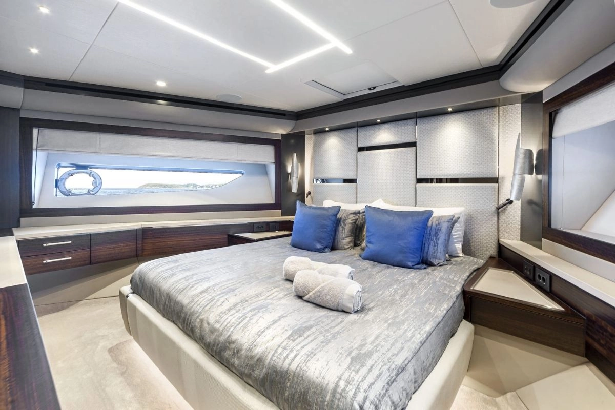 Guest suite of Sunseeker 88 Junior