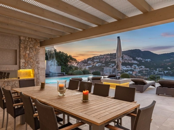 Sunset dining at Villa Vista Mar y Vent in Port d'Andratx