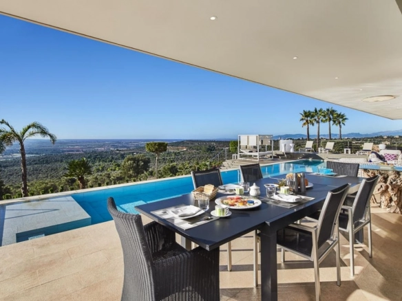Dining area of Villa Maravilles