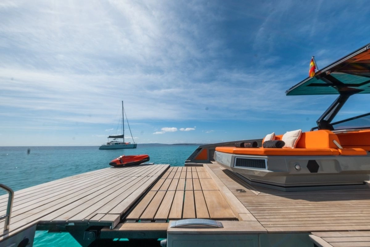 Charter yacht Evo 43 Mistral in Ibiza