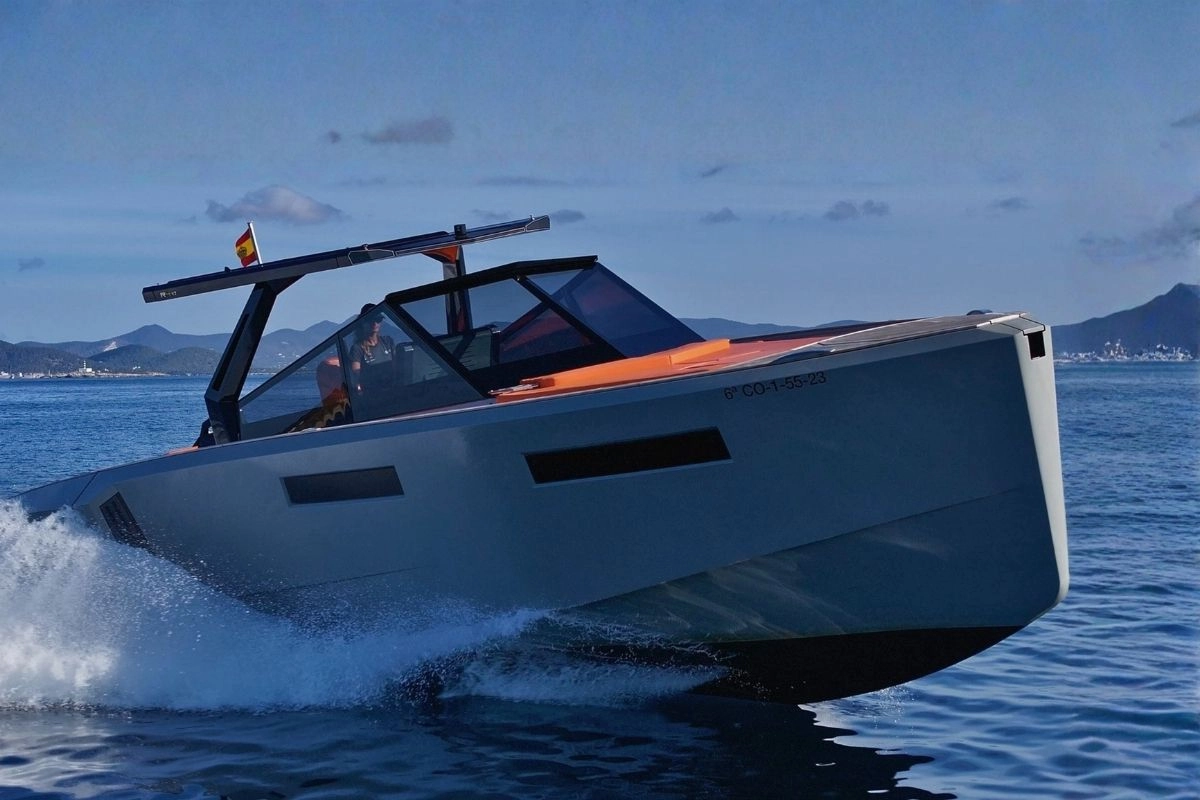 charter-yacht-ibiza-evo-43-mistral Charter yacht Evo 43 Mistral in Ibiza