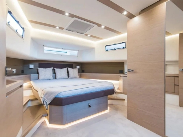 Charter yacht Pardo 50 Salty Spirit Ibiza guest cabin