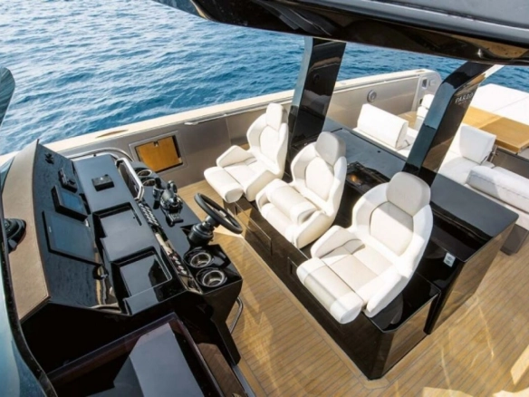 Deck of charter yacht Pardo 43 Yaaas