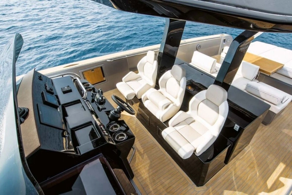 Deck of charter yacht Pardo 43 Yaaas