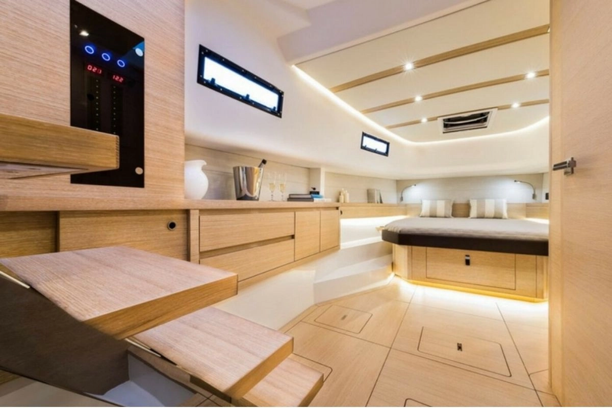 Interior of charter yacht Pardo 43 Yaaas in Ibiza